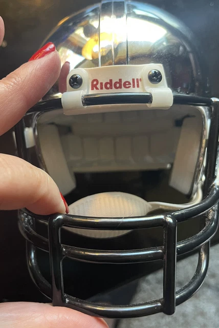 ESPN-Riddell-minatire-football-helmet (5) ESPN-Riddell-minatire-football-helmet (5)